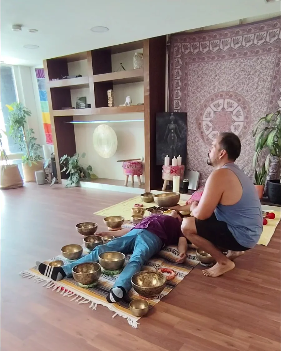 Sesión de cuencos tibetanos en Prana Yoga Room